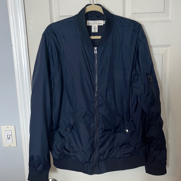 Navy Blue Bomber Jacket size Large *GREAT CONDITION* *Worn twice* - Picture 1 of 3